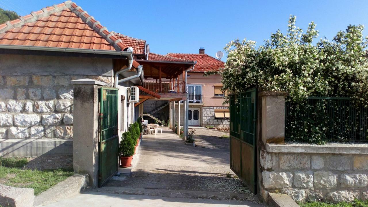 Guest House Green view Pirot Extérieur photo